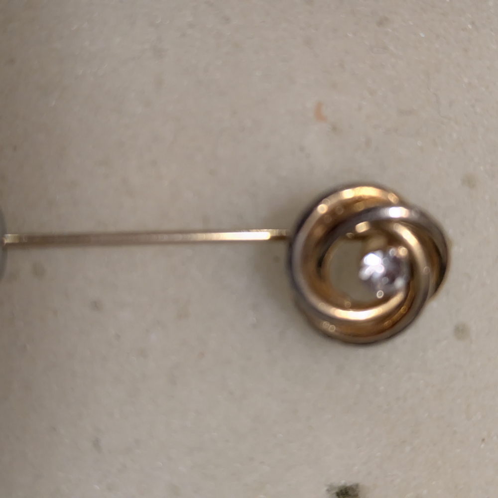 Brooch Elegant Gold Knot Brooch with Silver Accents